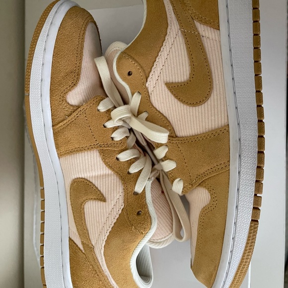 Air Jordan 1 Low “Twine” - Picture 5 of 8